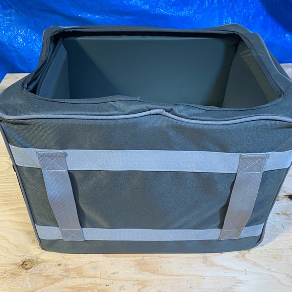 Petco car /booster seat for pets under 25 lbs - Picture 3 of 10